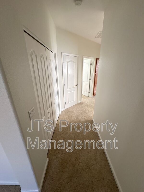 Charming Roseville Home in Gated Community For Rent! property image
