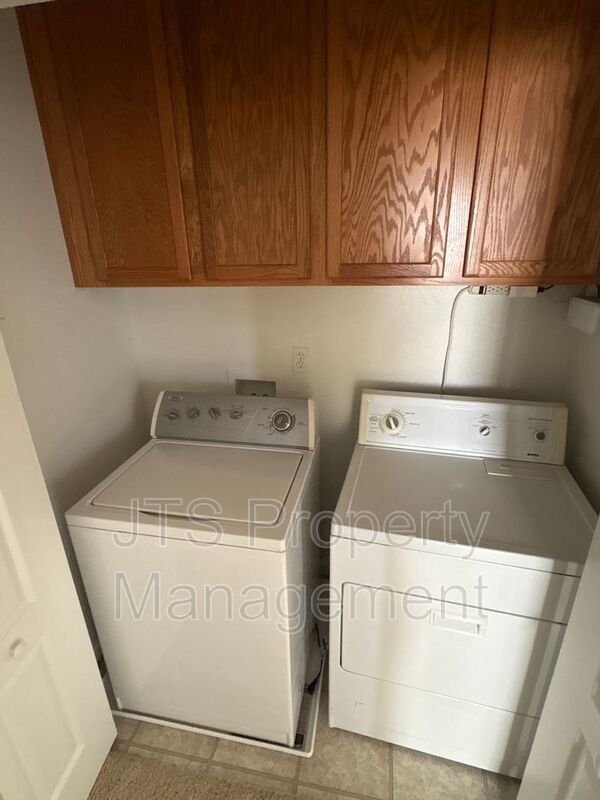 Charming Roseville Home in Gated Community For Rent! property image