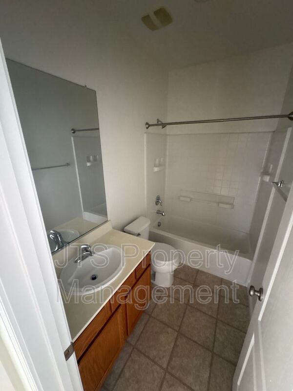 Charming Roseville Home in Gated Community For Rent! property image