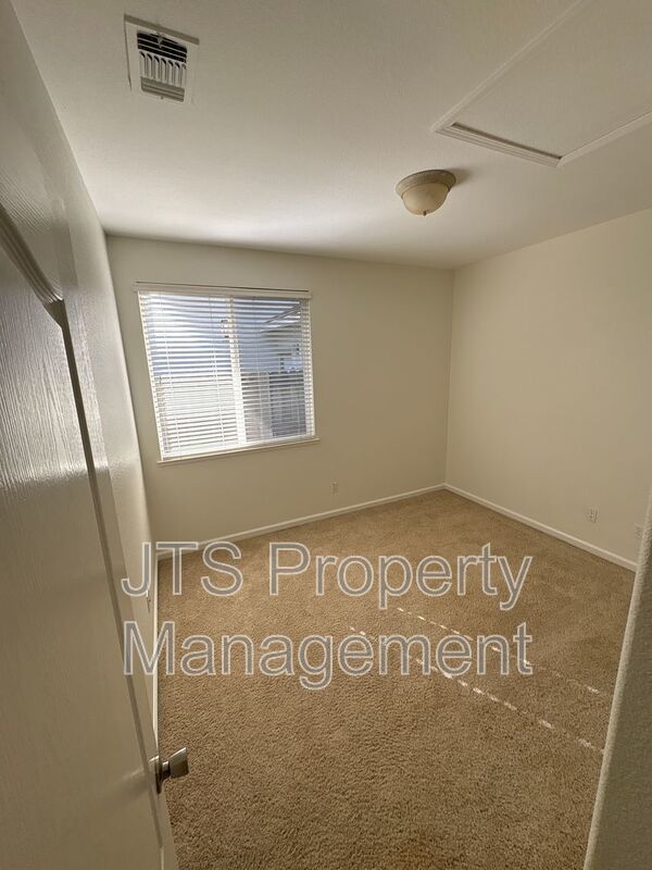 Charming Roseville Home in Gated Community For Rent! property image