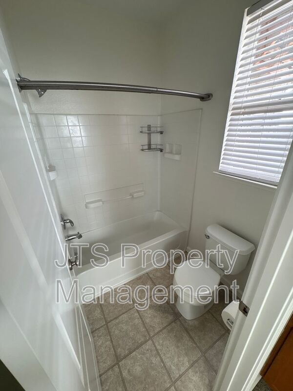 Charming Roseville Home in Gated Community For Rent! property image