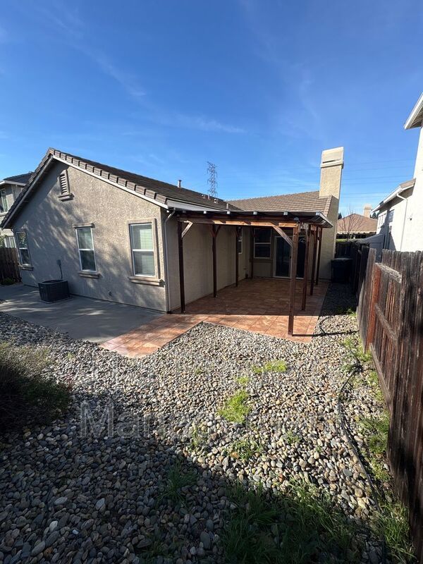 Charming Roseville Home in Gated Community For Rent! property image