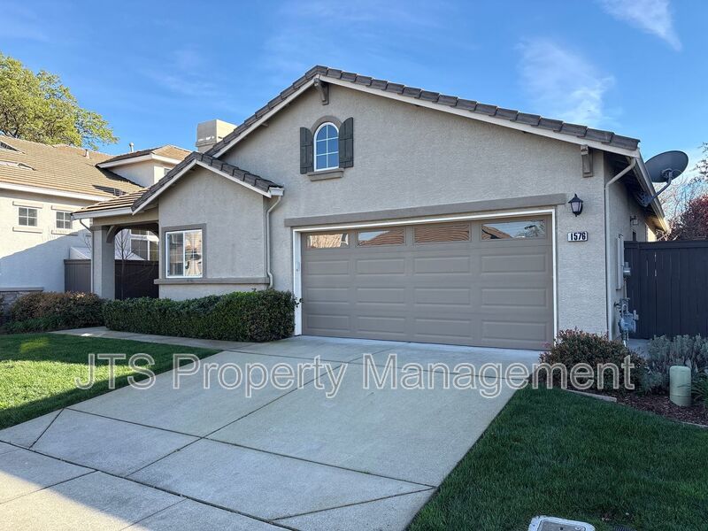 Charming Roseville Home in Gated Community For Rent! property image