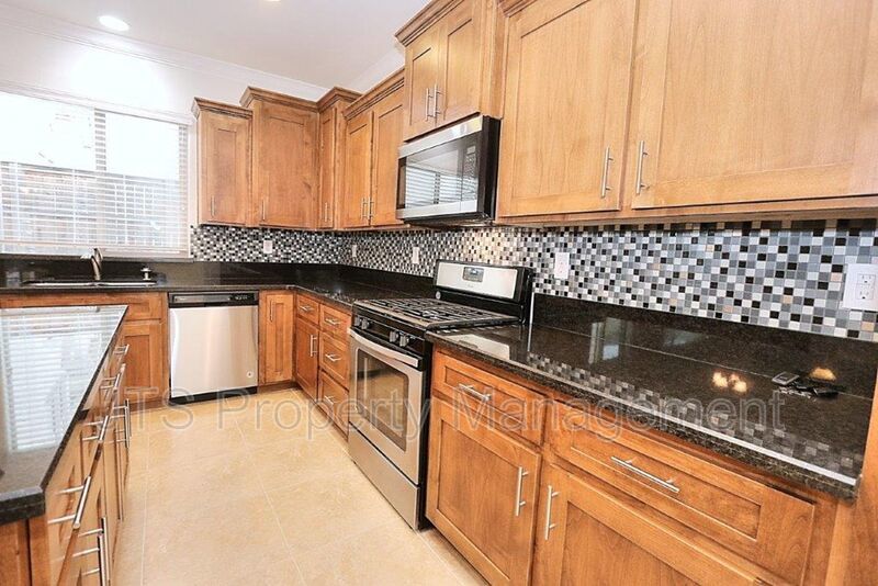 Incredible Gated Community Roseville Home! property image