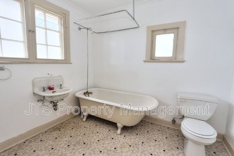 Charming upper level unit in midtown! property image