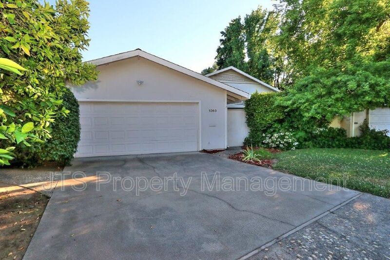 River Parkway Access for this 1 level 4 Bedroom Carmichael Duplex! property image