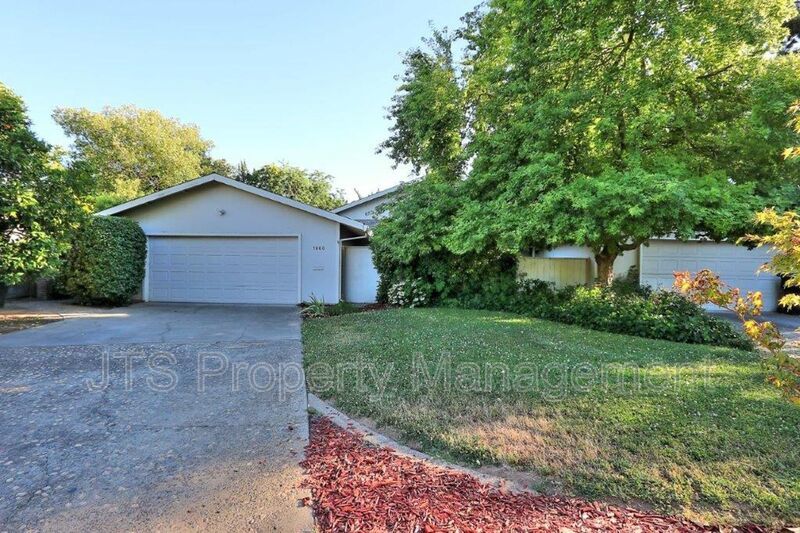 River Parkway Access for this 1 level 4 Bedroom Carmichael Duplex! property image