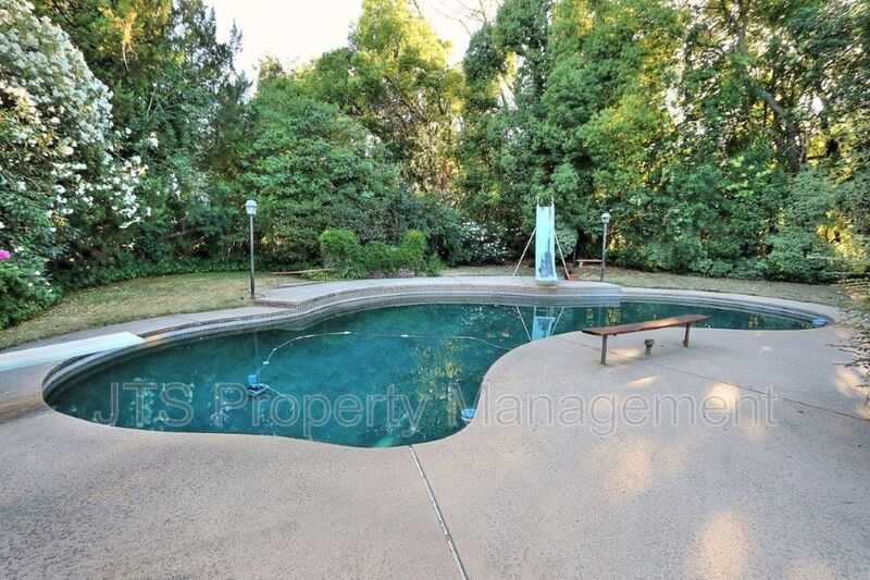 River Parkway Access for this 1 level 4 Bedroom Carmichael Duplex! property image