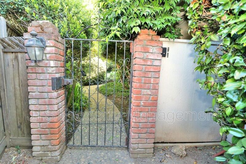 River Parkway Access for this 1 level 4 Bedroom Carmichael Duplex! property image