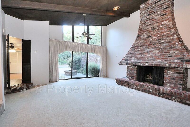 River Parkway Access for this 1 level 4 Bedroom Carmichael Duplex! property image