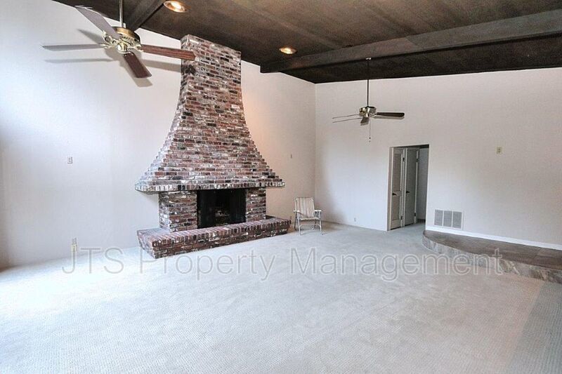River Parkway Access for this 1 level 4 Bedroom Carmichael Duplex! property image