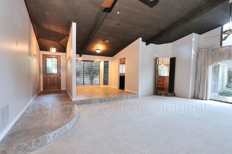 River Parkway Access for this 1 level 4 Bedroom Carmichael Duplex! property image