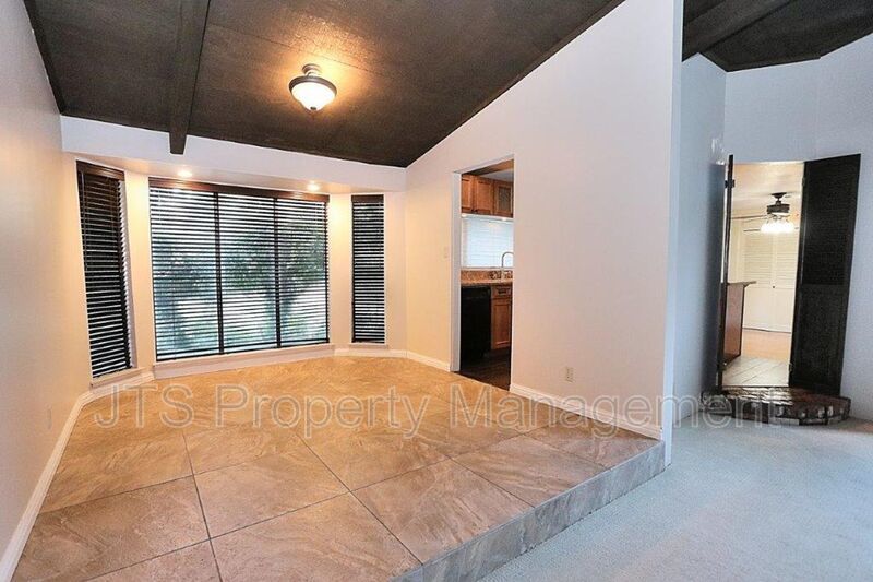 River Parkway Access for this 1 level 4 Bedroom Carmichael Duplex! property image