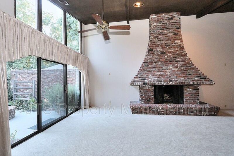 River Parkway Access for this 1 level 4 Bedroom Carmichael Duplex! property image