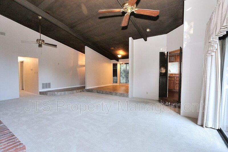 River Parkway Access for this 1 level 4 Bedroom Carmichael Duplex! property image