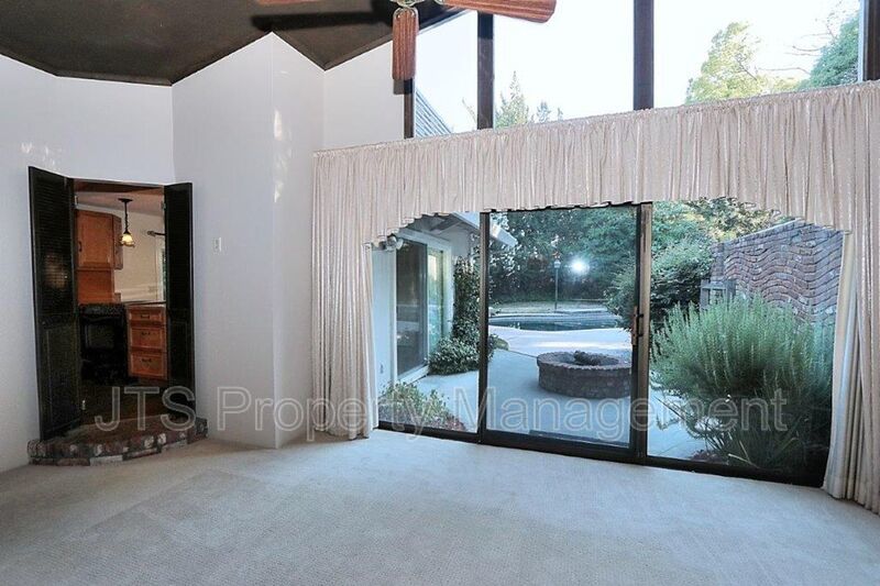 River Parkway Access for this 1 level 4 Bedroom Carmichael Duplex! property image