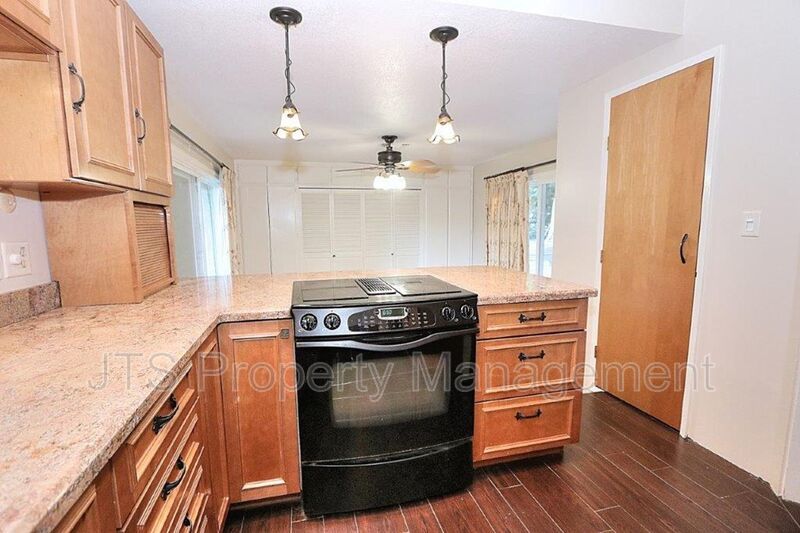 River Parkway Access for this 1 level 4 Bedroom Carmichael Duplex! property image