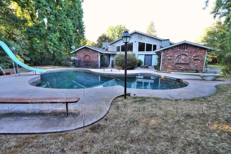 River Parkway Access for this 1 level 4 Bedroom Carmichael Duplex! property image