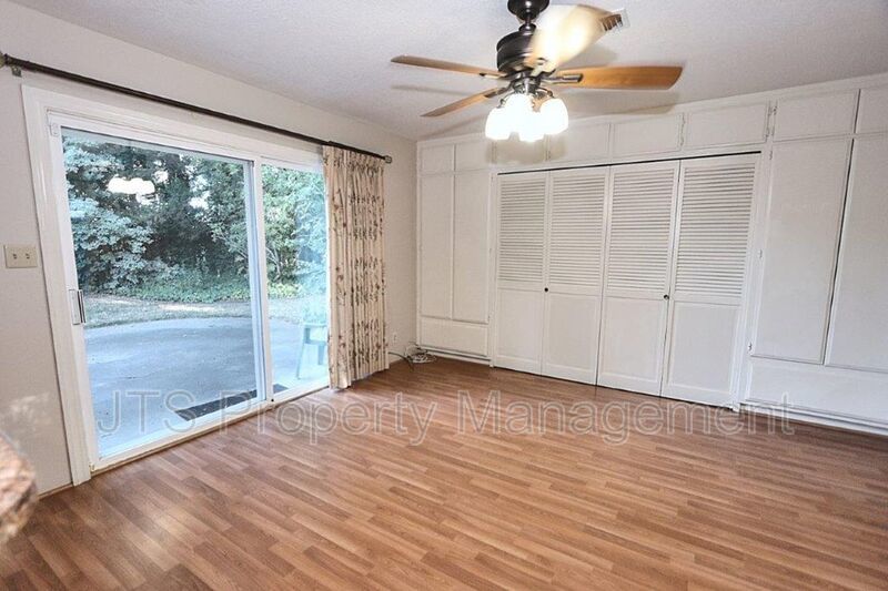 River Parkway Access for this 1 level 4 Bedroom Carmichael Duplex! property image