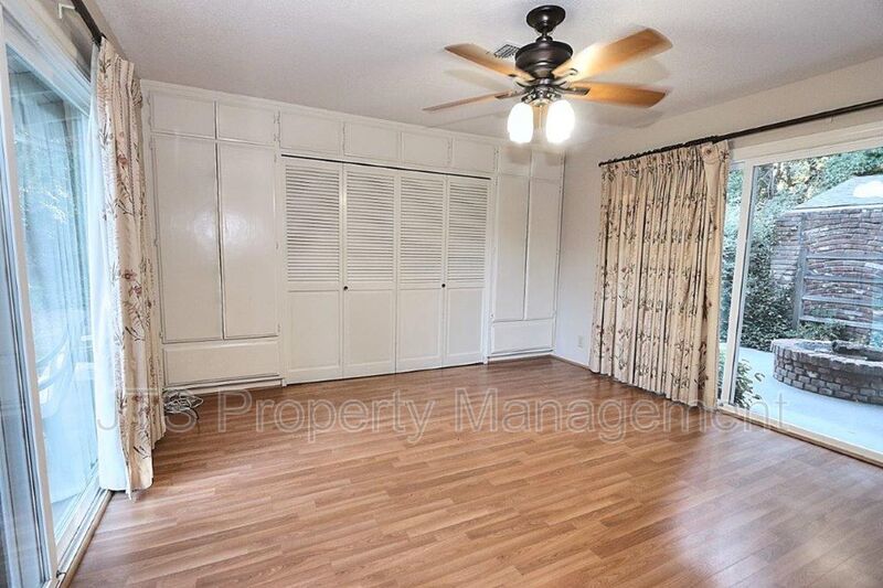 River Parkway Access for this 1 level 4 Bedroom Carmichael Duplex! property image