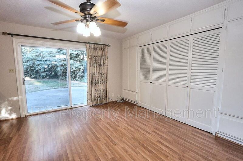 River Parkway Access for this 1 level 4 Bedroom Carmichael Duplex! property image