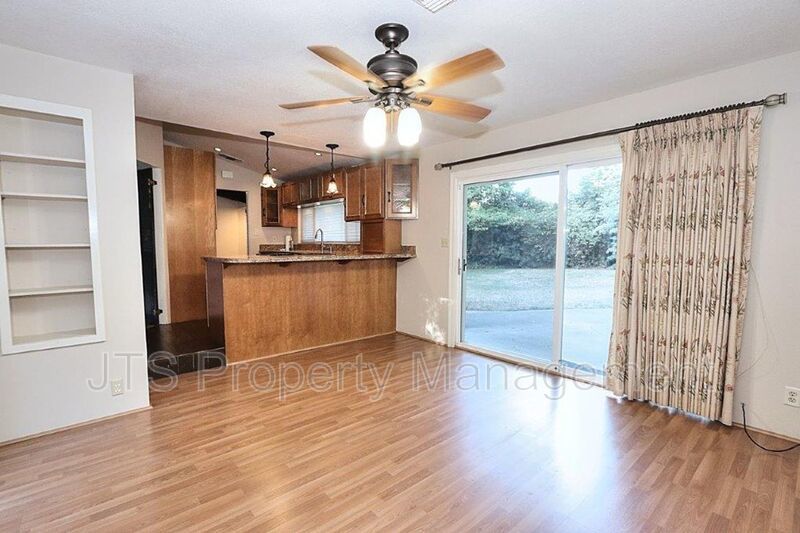 River Parkway Access for this 1 level 4 Bedroom Carmichael Duplex! property image