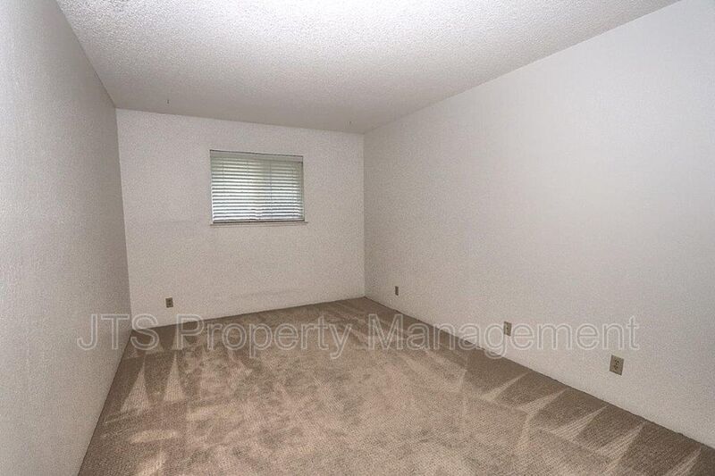 River Parkway Access for this 1 level 4 Bedroom Carmichael Duplex! property image