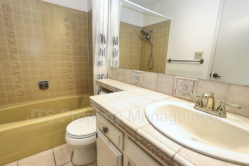 River Parkway Access for this 1 level 4 Bedroom Carmichael Duplex! property image