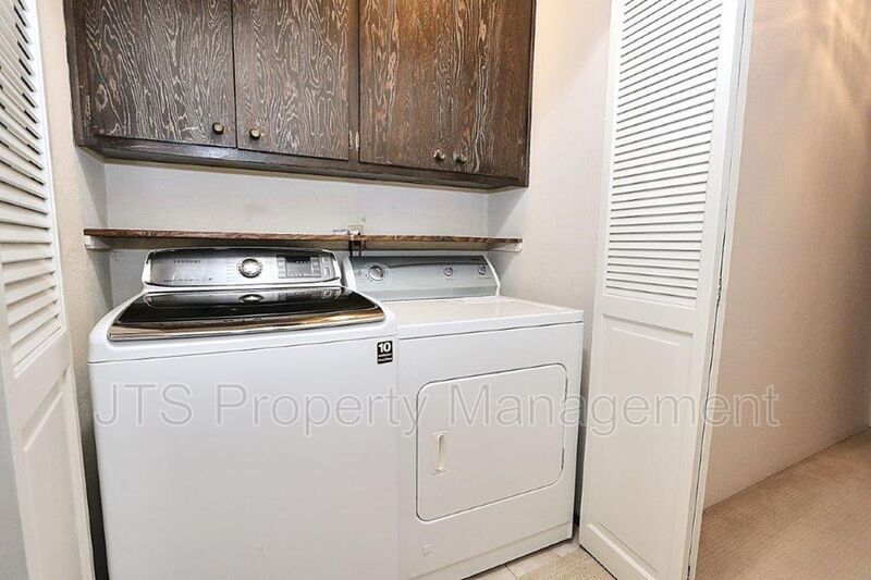 River Parkway Access for this 1 level 4 Bedroom Carmichael Duplex! property image