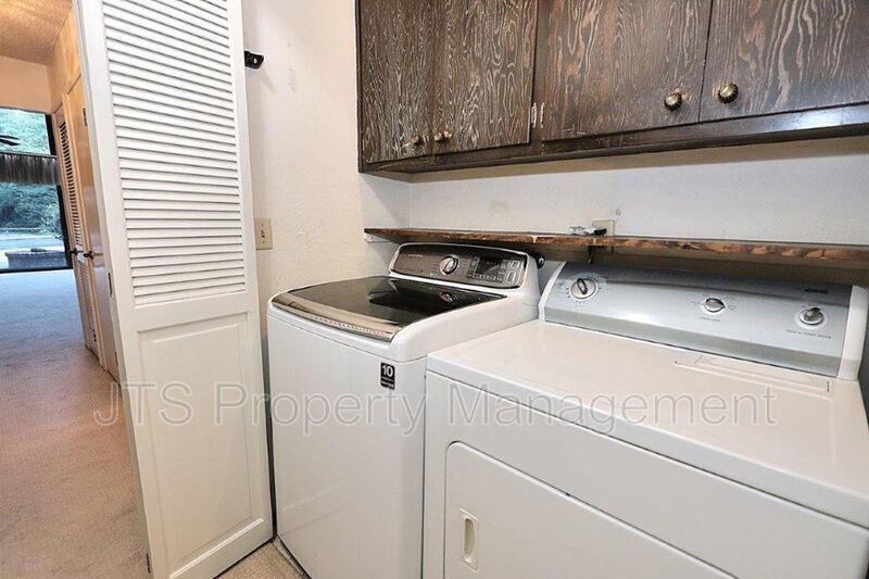 River Parkway Access for this 1 level 4 Bedroom Carmichael Duplex! property image