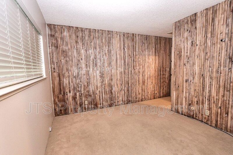 River Parkway Access for this 1 level 4 Bedroom Carmichael Duplex! property image