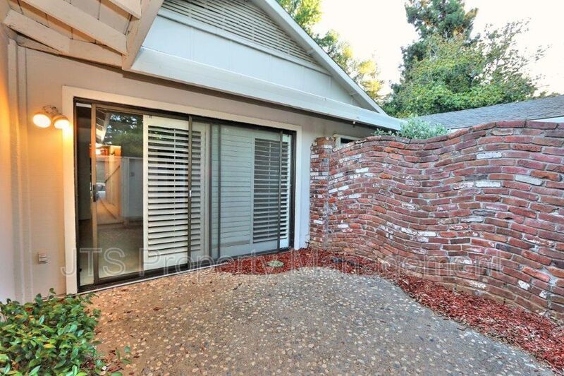River Parkway Access for this 1 level 4 Bedroom Carmichael Duplex! property image