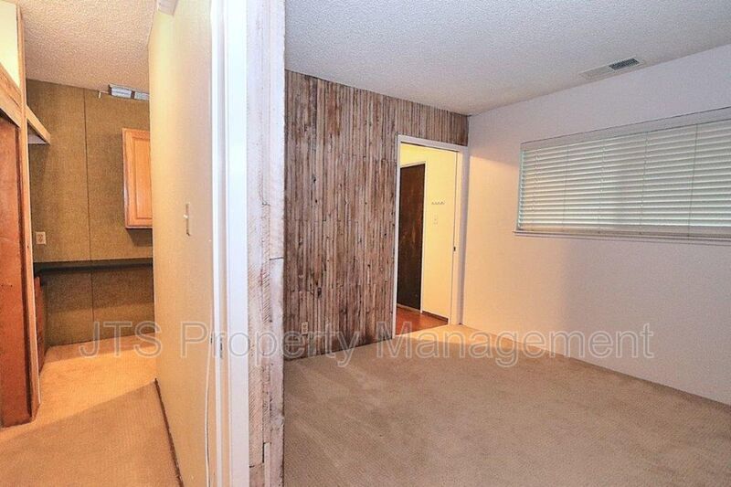 River Parkway Access for this 1 level 4 Bedroom Carmichael Duplex! property image