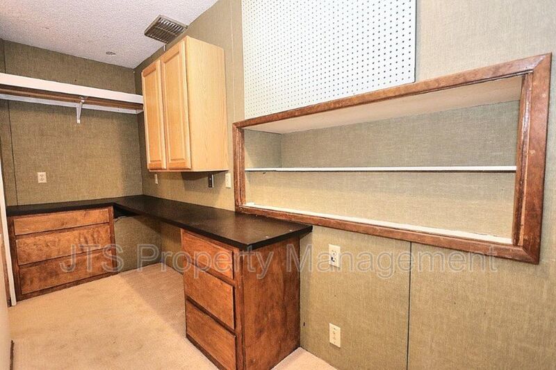 River Parkway Access for this 1 level 4 Bedroom Carmichael Duplex! property image