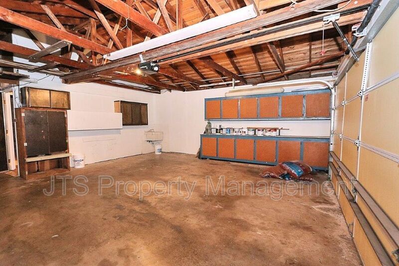 River Parkway Access for this 1 level 4 Bedroom Carmichael Duplex! property image