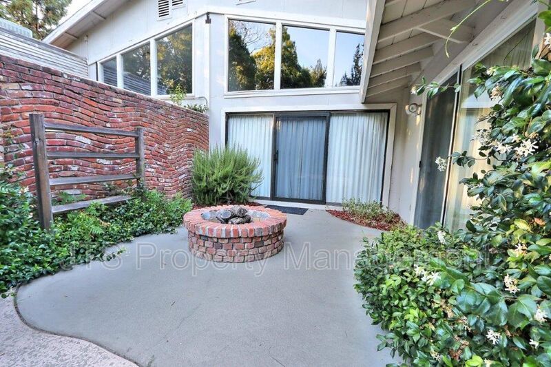 River Parkway Access for this 1 level 4 Bedroom Carmichael Duplex! property image