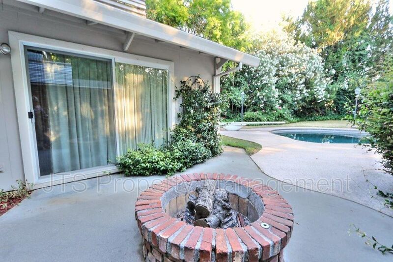 River Parkway Access for this 1 level 4 Bedroom Carmichael Duplex! property image