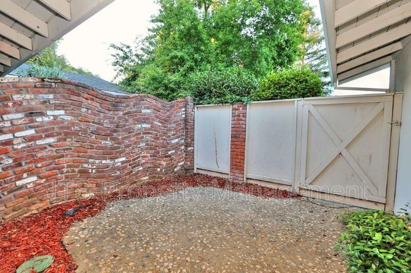 River Parkway Access for this 1 level 4 Bedroom Carmichael Duplex! property image