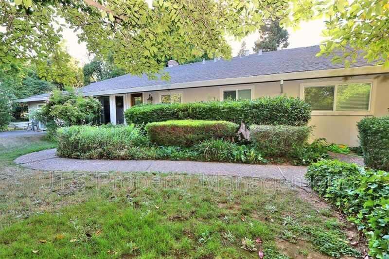 River Parkway Access for this 1 level 4 Bedroom Carmichael Duplex! property image