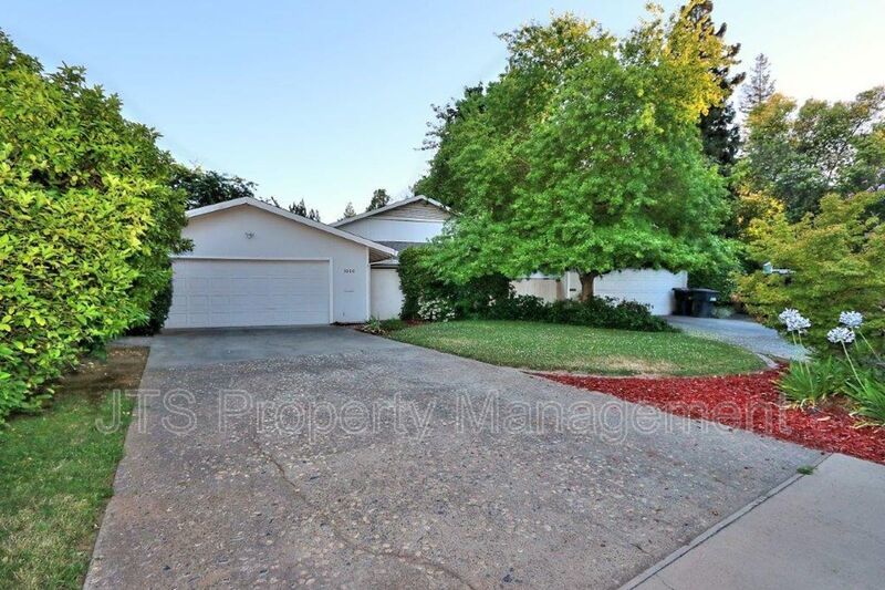 River Parkway Access for this 1 level 4 Bedroom Carmichael Duplex! property image