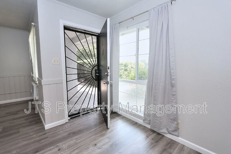 Rare 2 Bedroom Lower Level Apartment Across from UC Davis Med Center! property image