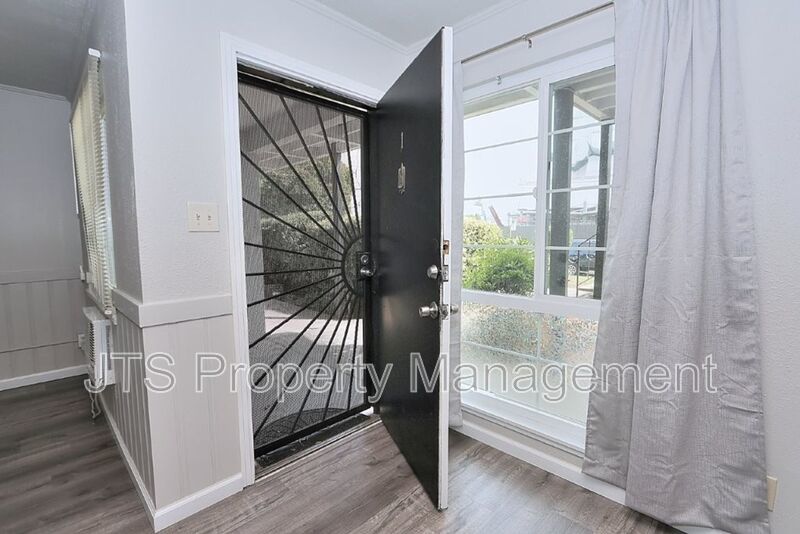 Rare 2 Bedroom Lower Level Apartment Across from UC Davis Med Center! property image