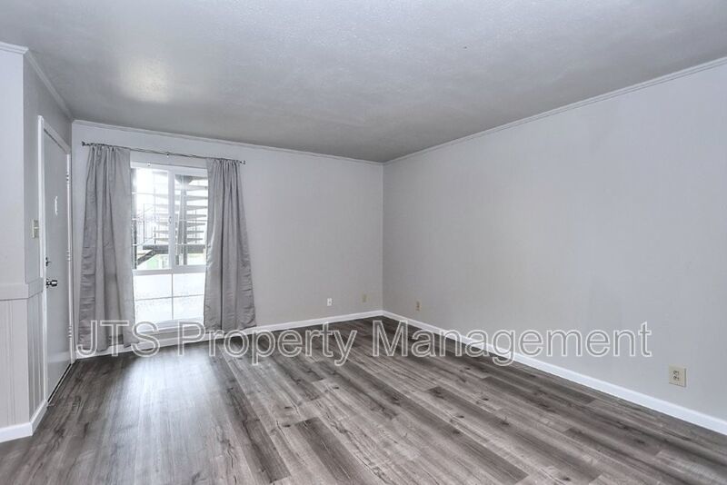 Rare 2 Bedroom Lower Level Apartment Across from UC Davis Med Center! property image
