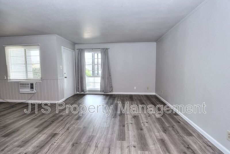 Rare 2 Bedroom Lower Level Apartment Across from UC Davis Med Center! property image