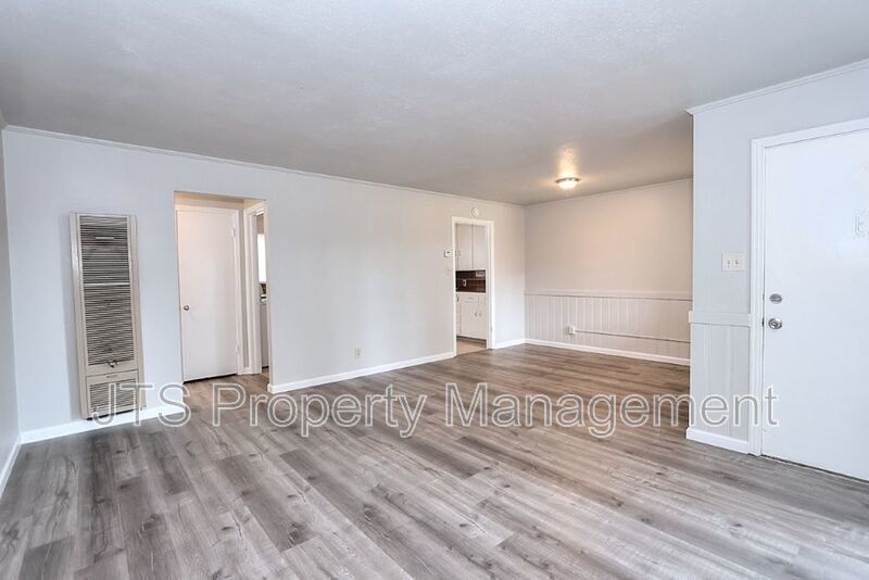 Rare 2 Bedroom Lower Level Apartment Across from UC Davis Med Center! property image