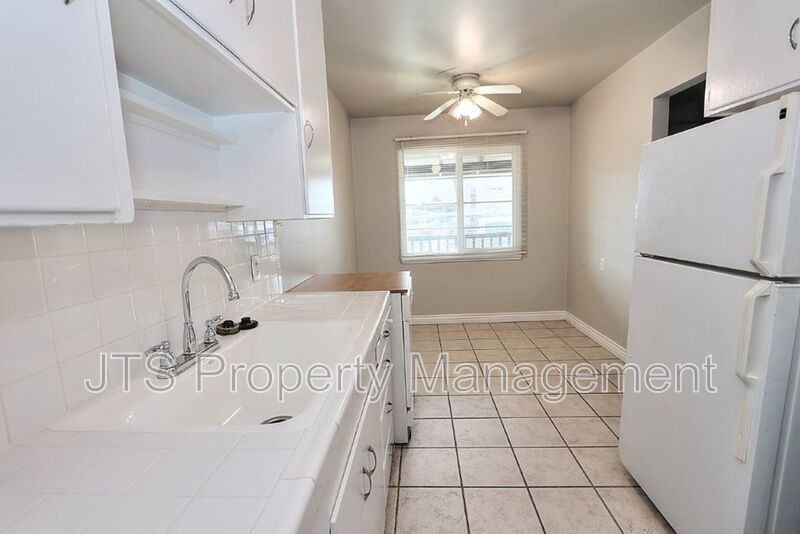 Rare 2 Bedroom Lower Level Apartment Across from UC Davis Med Center! property image