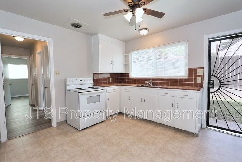 Rare 2 Bedroom Lower Level Apartment Across from UC Davis Med Center! property image
