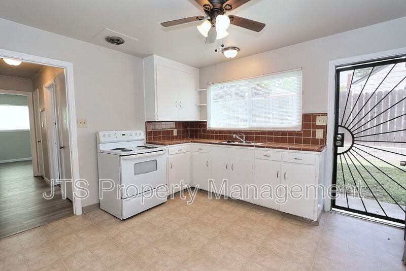Rare 2 Bedroom Lower Level Apartment Across from UC Davis Med Center! property image