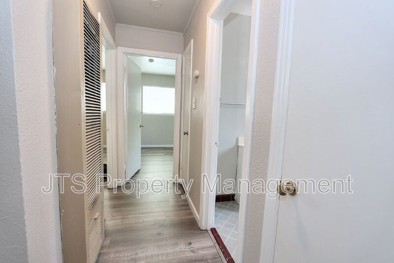Rare 2 Bedroom Lower Level Apartment Across from UC Davis Med Center! property image