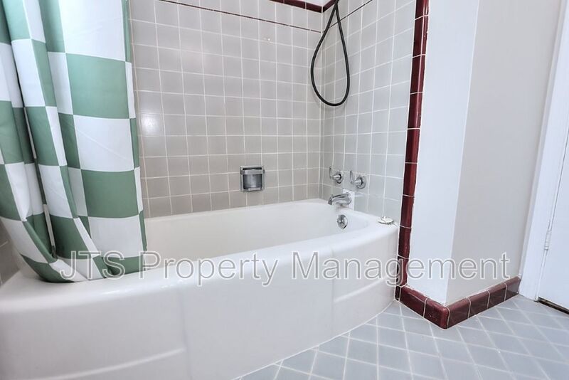 Rare 2 Bedroom Lower Level Apartment Across from UC Davis Med Center! property image